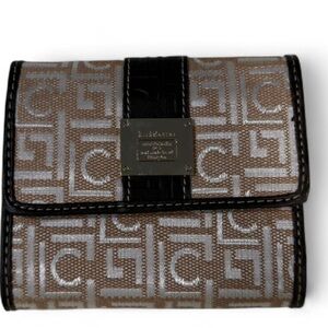 Vintage Liz Claiborne brown signature wallet.